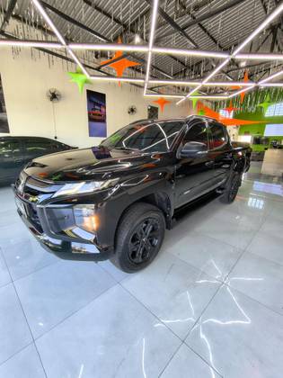 MITSUBISHI L200 TRITON 2.4 16V TURBO DIESEL SPORT HPE-S CD 4P 4X4 AUTOMÁTICO